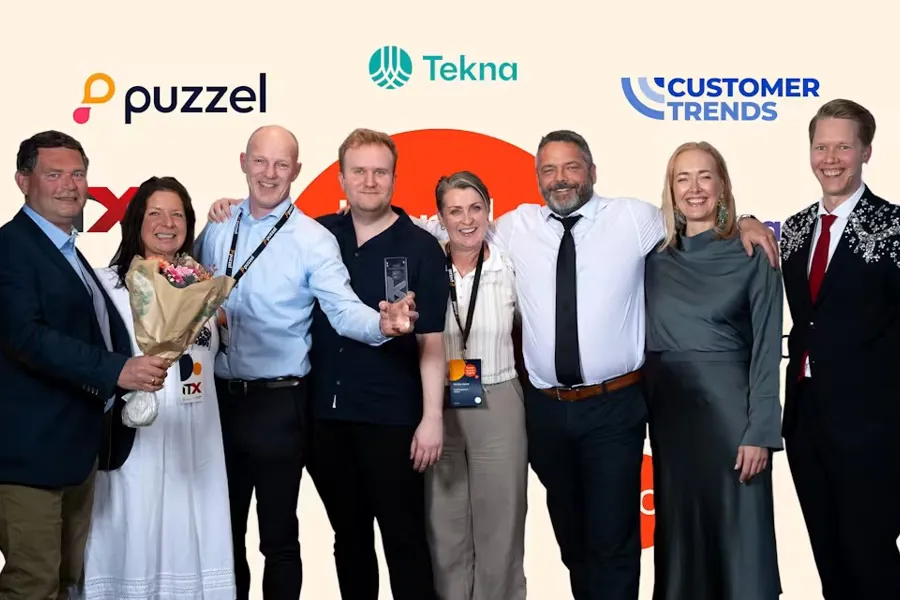 Representanter fra Sykehuspartner mottar prisen. Foto.