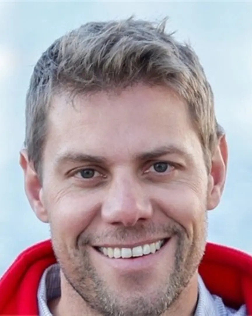 En smilende mann. Foto