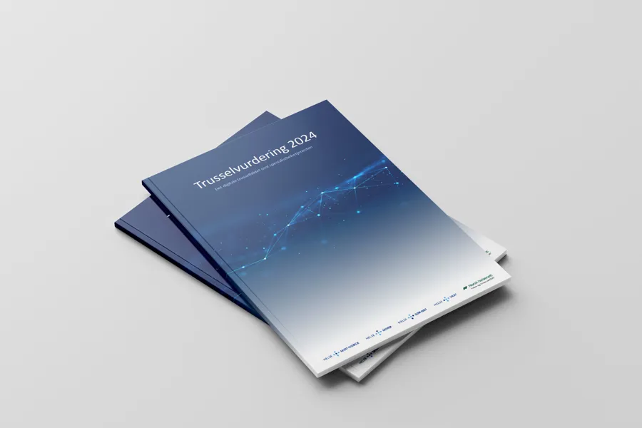 To rapporter i innbundet format som ligger oppå hverandre. På forsiden står det: Trusselvurdering 2024. Foto.